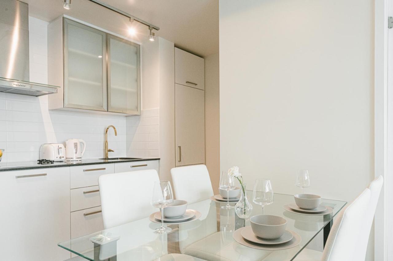 Beautiful Luxurious Modern Condo With Breathtaking Views تورونتو المظهر الخارجي الصورة